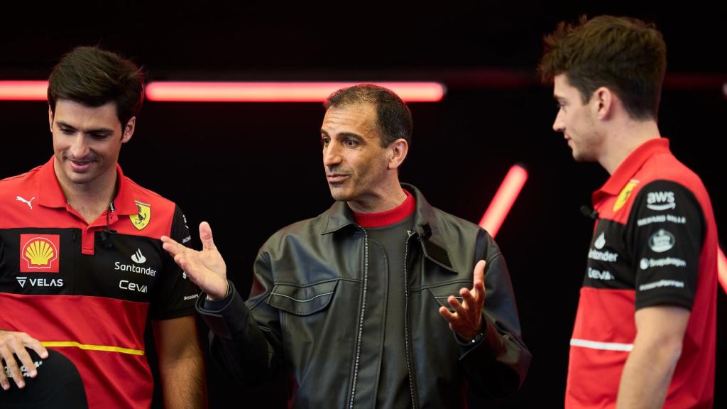 Marc Gené junto a Carlos Sainz y Charles Leclerc