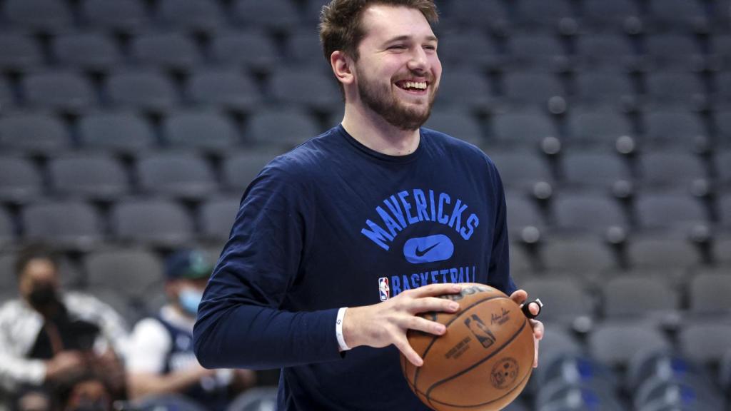 Luka Doncic durante un calentamiento con los Dallas Mavericks