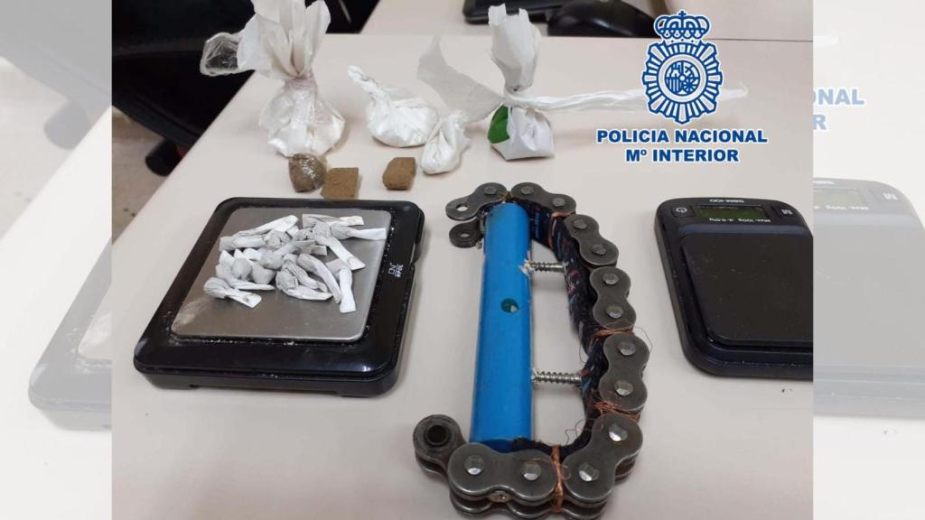 La Policía Nacional detiene a un hombre en Os Mallos, A Coruña, por tráfico de drogas