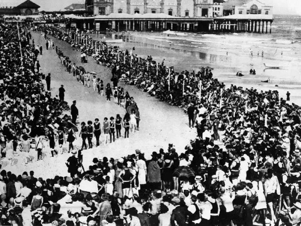 Desfile en Atlantic City del primer certamen Miss America. https://www.insider.com