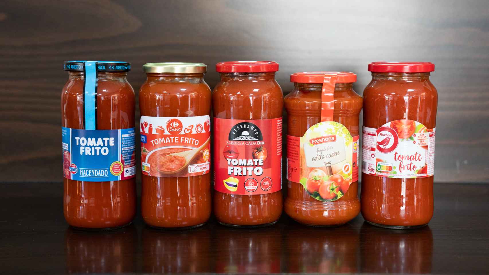 Las cinco salsas de tomate frito de los supermercados testadas en la cata.