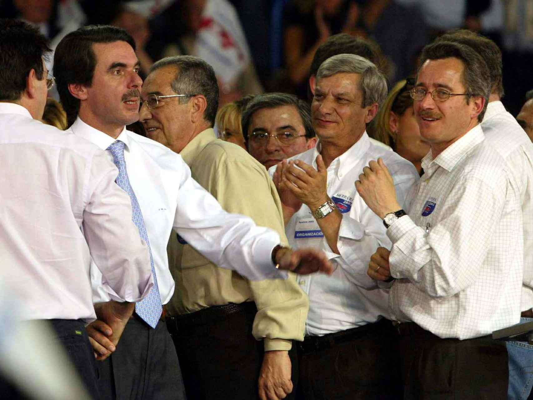 Aznar y Ortega Lara, durante un mitin en 2003 celebrado en Burgos