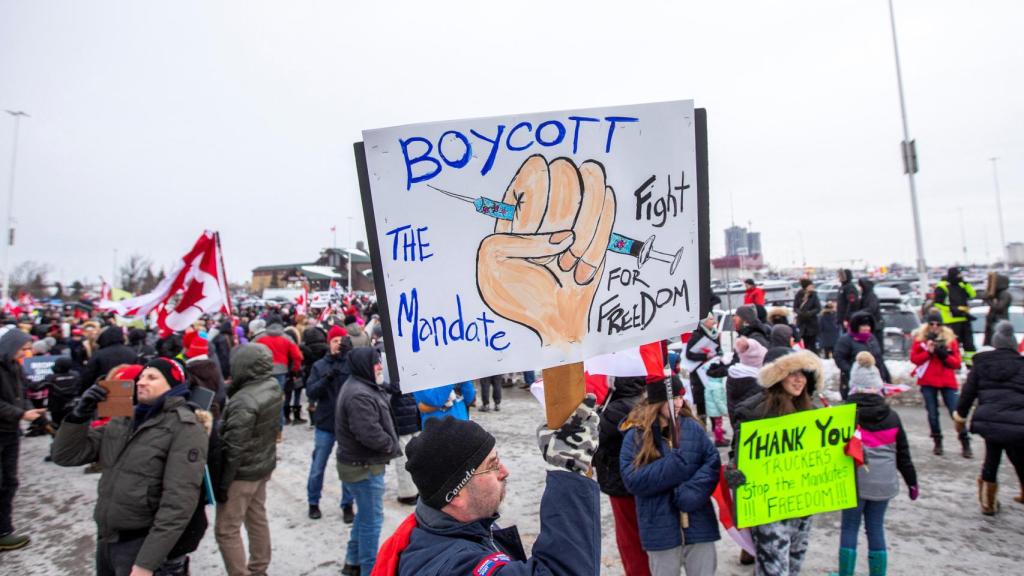 Manifestantes cortando carreteras de Canadá.