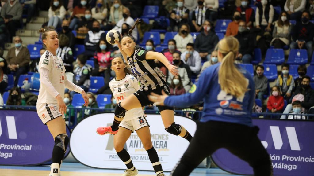 Sole López, en los cuartos de final de la EHF European Cup.