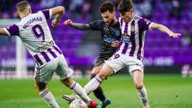 Un momento del choque entre el Real Valladolid-Girona