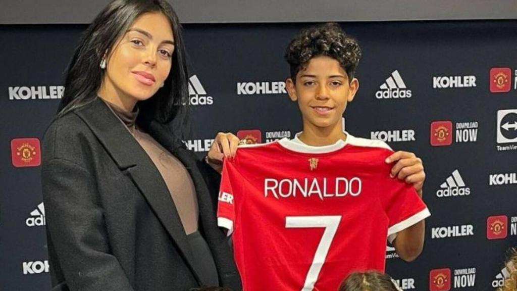 Cristiano Ronaldo Jr. y Georgina Rodríguez, en la presentación.