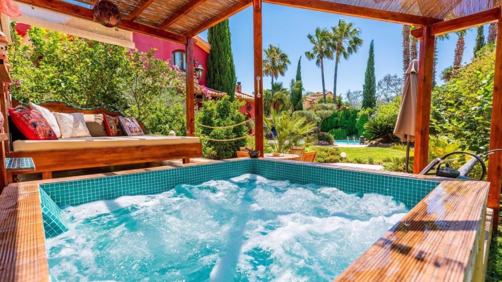 Casa rural con jacuzzi.