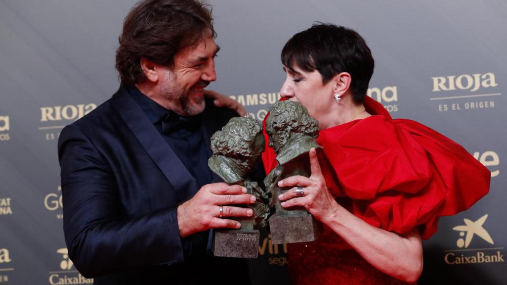 Javier Bardem y Blanca Portillo con sus Goyas.