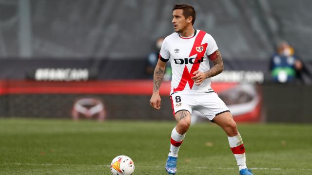 Óscar Trejo durante un partido del Rayo Vallecano