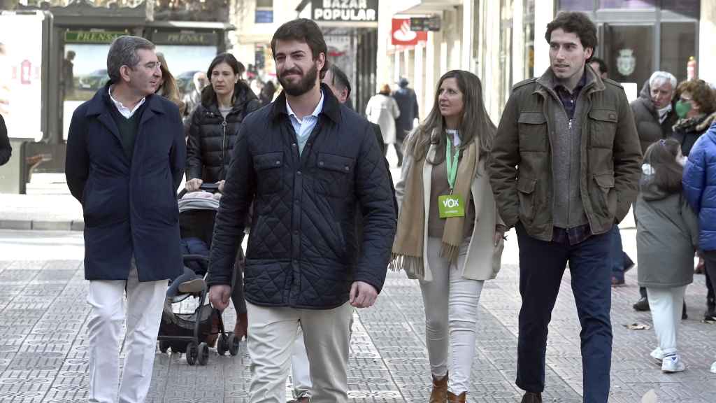 El candidato a la presidencia de la Junta de Castilla y León de VOX, Juan García-Gallardo, vota en Burgos