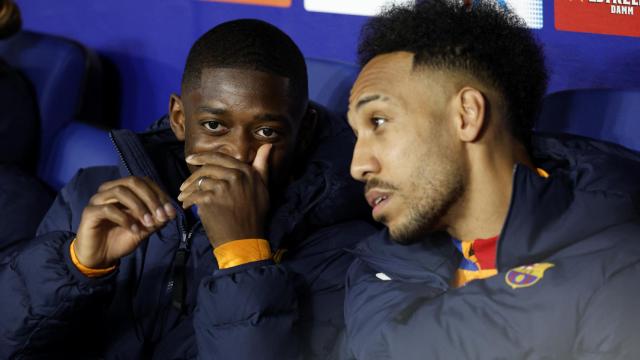 Dembélé y Aubameyang, en el banquillo del Barça