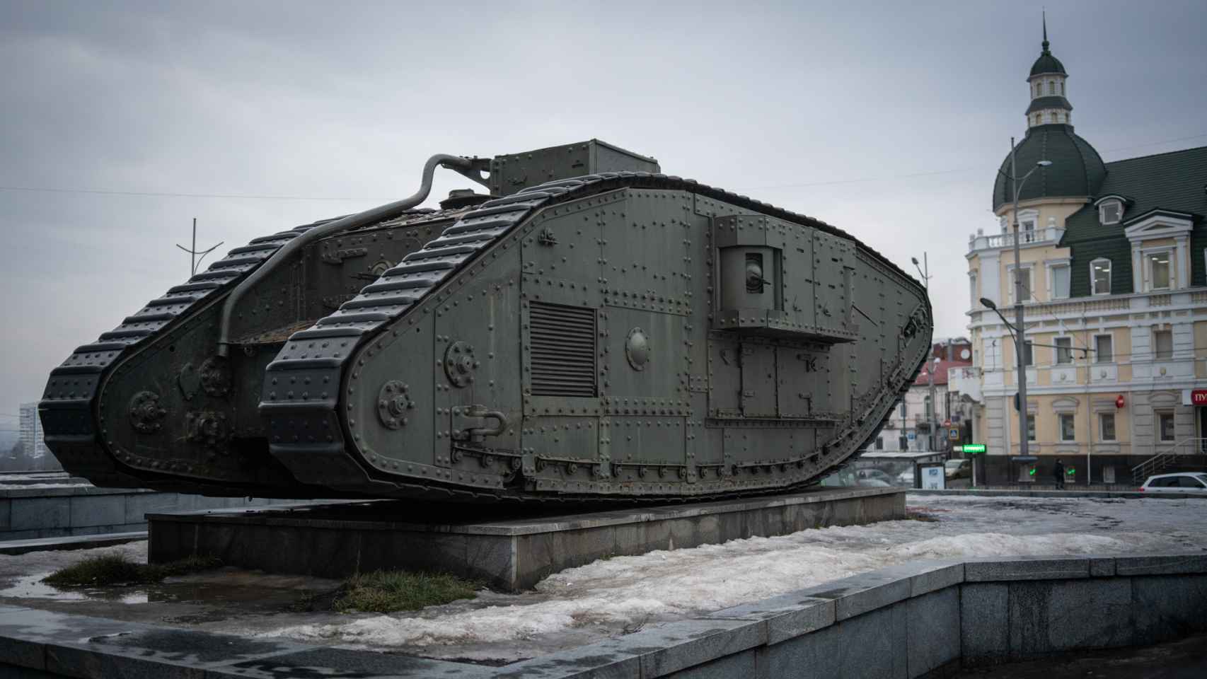 Tanque en Járkov, en la frontera con Rusia.