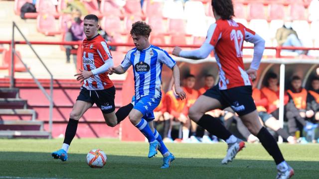 Soriano en un lance del partido entre SD Logroñés y Deportivo.