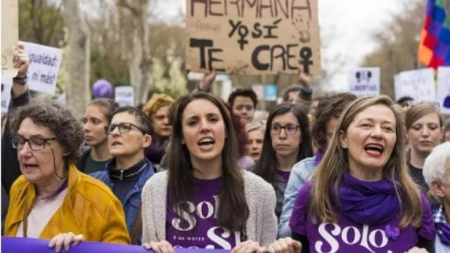 Irene Montero en la manifestación del 8-M de 2020 junto a  Beatriz Gimeno y Victoria Rosell. Efe