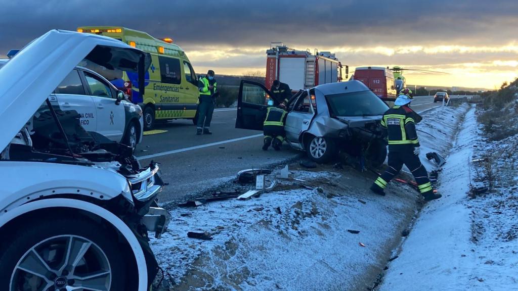 Bomberos y Guardia Civil actúan en el accidente de Combarros