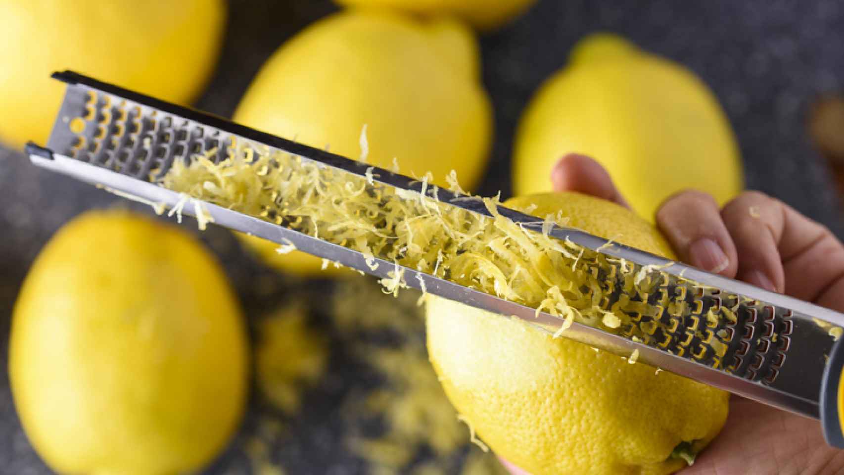 Los beneficios y usos de la cáscara de limón.