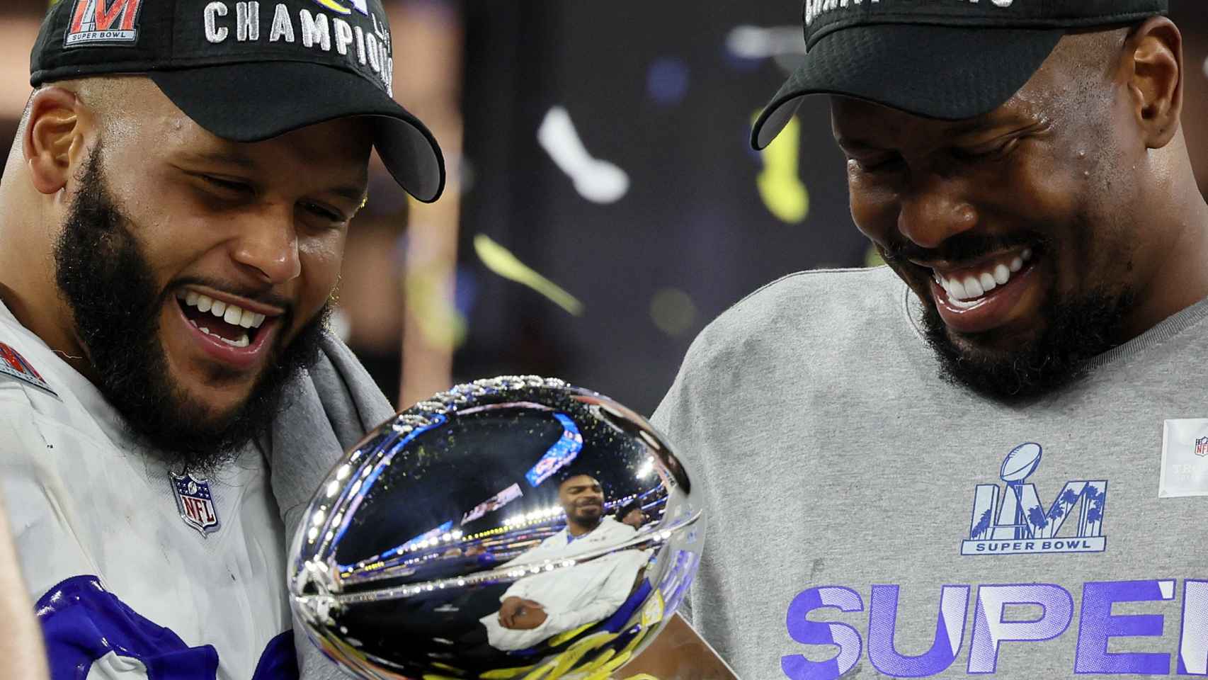 Von Miller y Aaron Donald celebran su victoria en la Super Bowl LVI