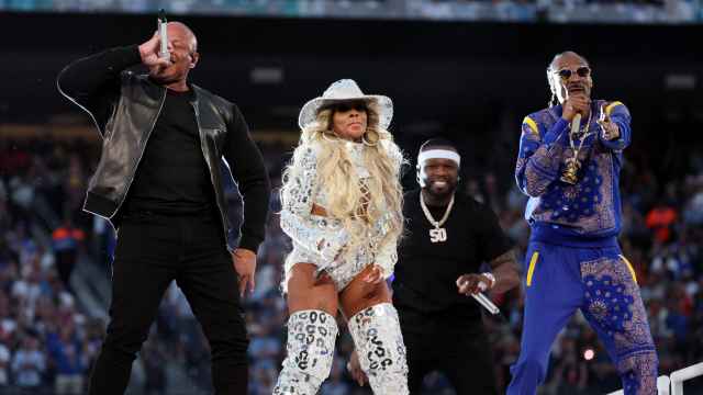 Snoop Dogg, Dr. Dre y Mary J. Blige en el show del descanso de la Super Bowl LVI