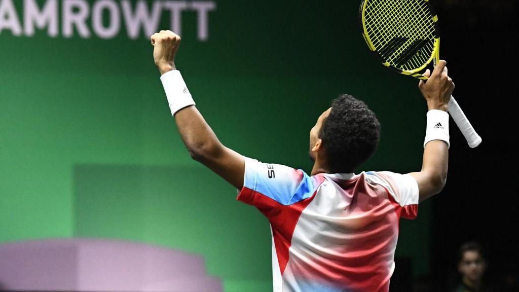 Felix Auger-Aliassime celebra su victoria en Rotterdam ante Tsitsipas