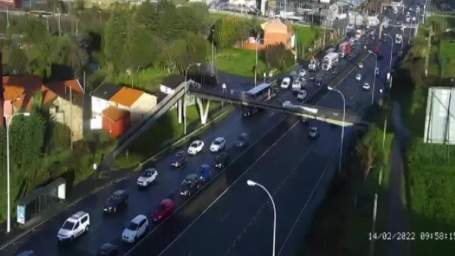 Retenciones en Alfonso Molina, en A Coruña, esta mañana.