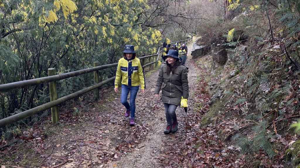 La conselleira de Medio Ambiente, Territorio e Vivenda, Ángeles Vázquez, durante su visita al parque natural.