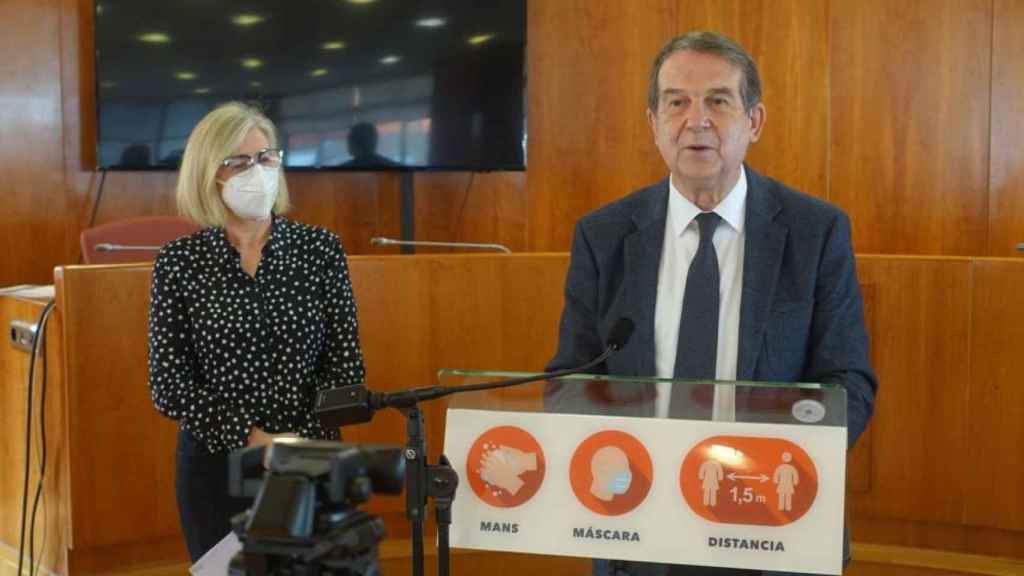 Rosa María Iturbe, presidenta del comité organizador del Congreso, presentó el evento junto al alcalde de Vigo.