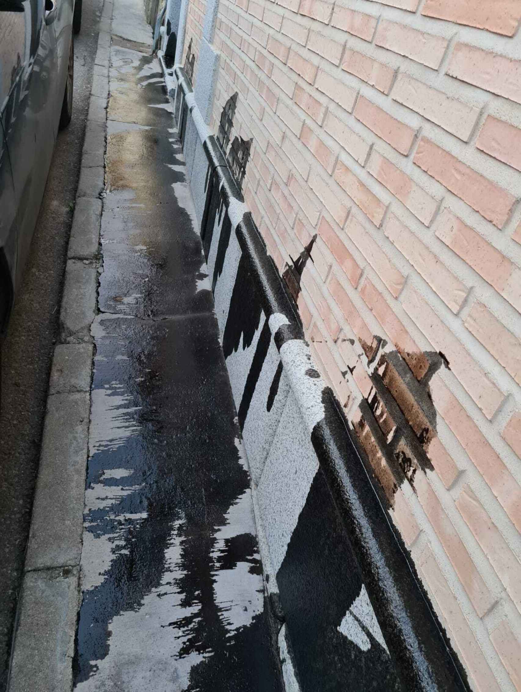 Actos vandálicos en la fachada de la casa de la alcaldesa de Menasalbas. Foto: PP Toledo