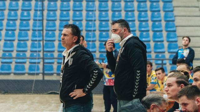 El técnico alicantino Óscar Gutiérrez deja el EÓN Horneo y Luis Parro toma el relevo.