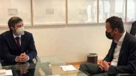 El alcalde de Elche, Carlos González, en una entrevista en Madrid con el director general de Bellas Artes, Isaac Sastre.