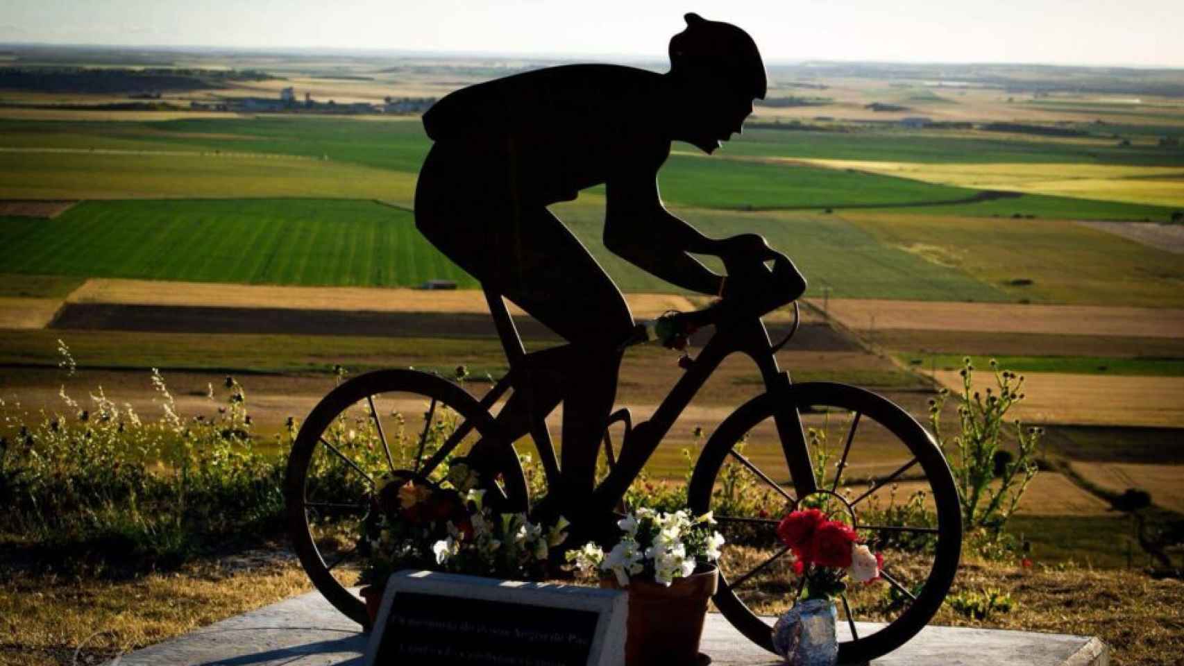 Monumento en homenaje al ciclista fallecido Jesús Negro