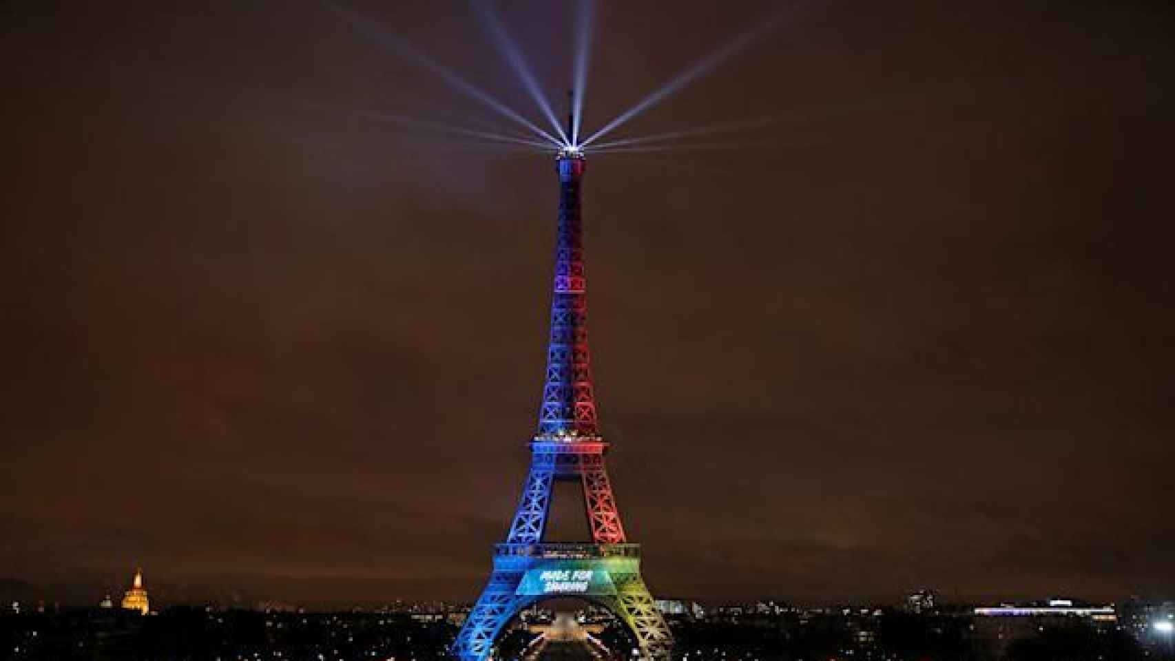 La Torre Eiffel, iluminada con los colores olímpicos por los JJOO de París 2024