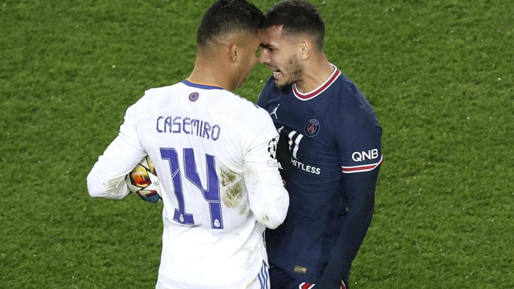 Casemiro y Leandro Paredes, encarados durante el partido