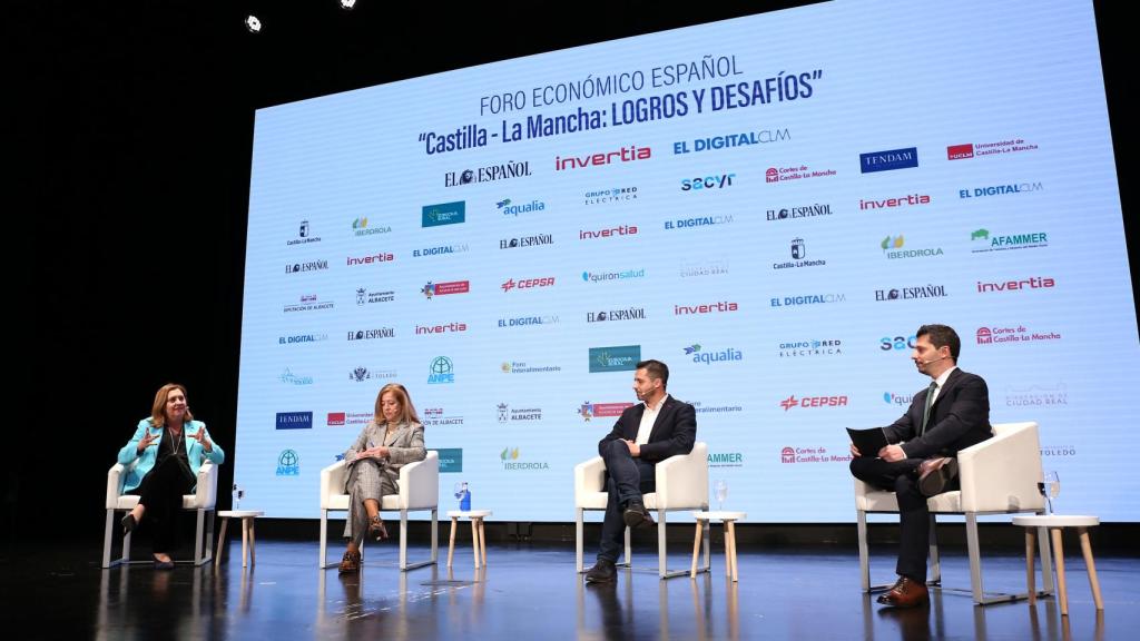 Rosa Ana Rodríguez, Leonor Gallardo, Ramón Izquierdo  y Alberto Morlanes, de izquierda a derecha