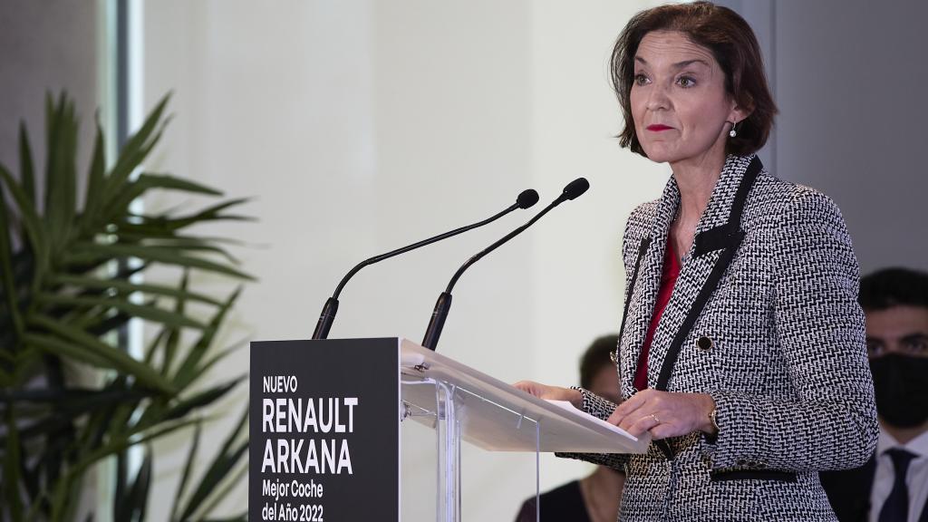 La ministra Reyes Maroto durante la entrega del galardón a Renault.