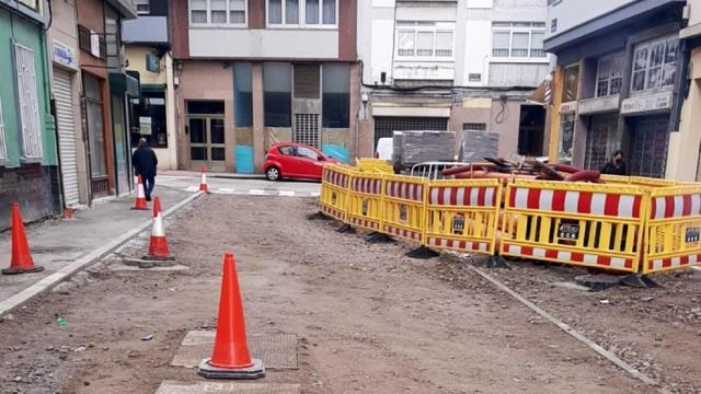 Las obras paralizadas en la calle San Leopoldo de A Coruña.