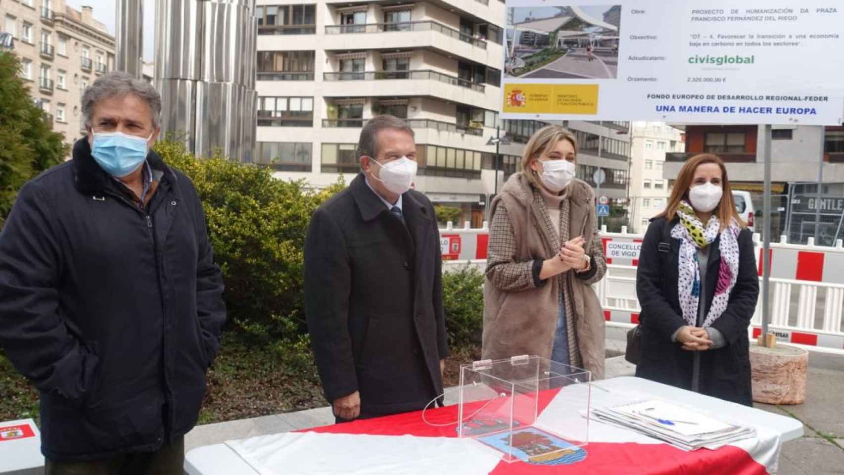 El alcalde junto a los ediles Javier Pardo, Patricia Rodríguez y Nuria Rodríguez.