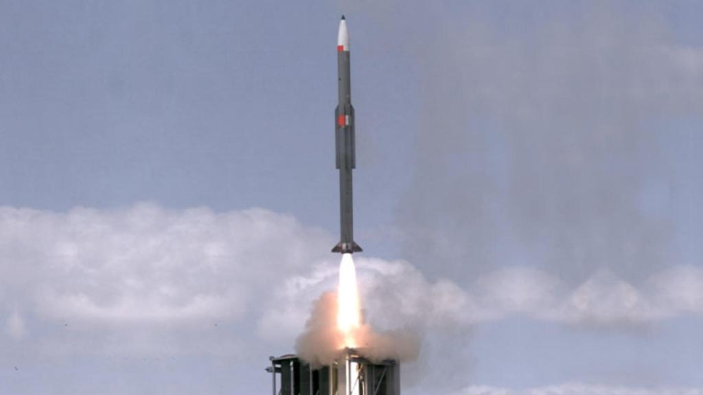 Lanzamiento misil de mediano alcance