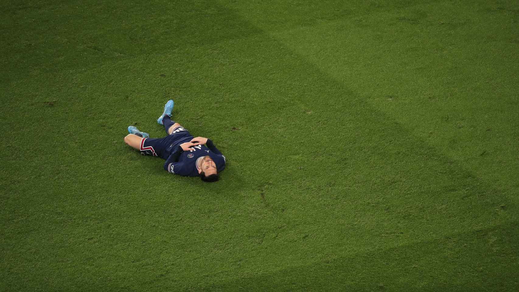 Leo Messi, abatido durante el encuentro contra el Real Madrid