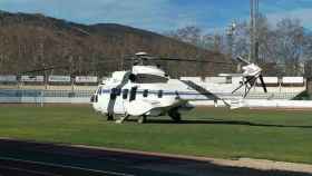 El helicóptero del Ejército en el que ha viajado Pedro Sánchez a Puertollano ha aterrizado en el estadio de fútbol Sánchez Menor.