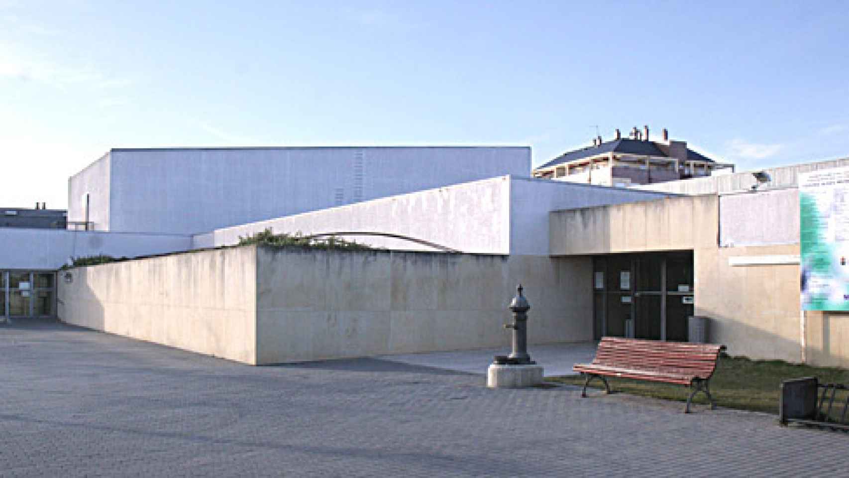 Imagen del exterior de la biblioteca