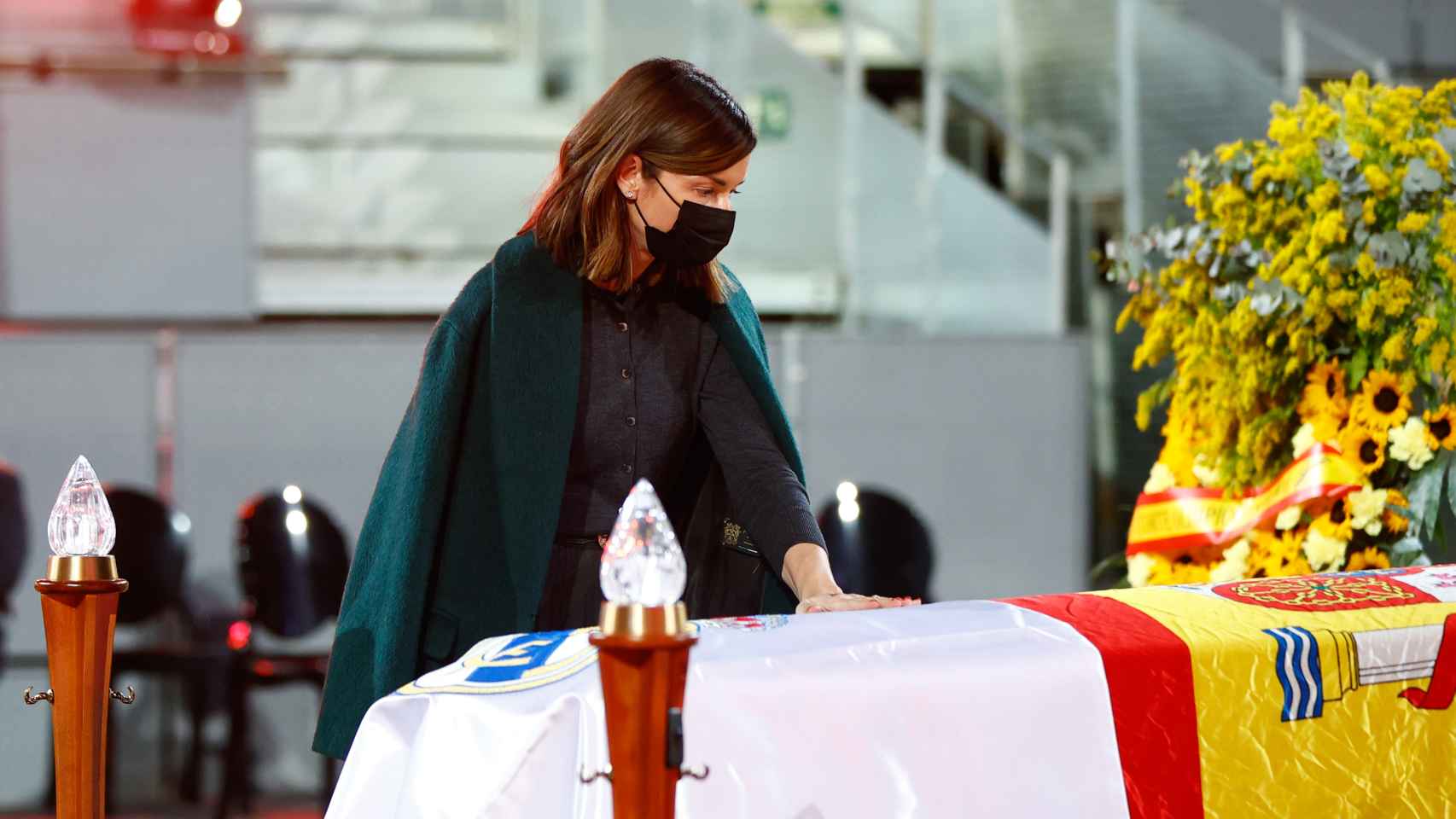 Alba en el funeral de su padre, Manolo Santana.