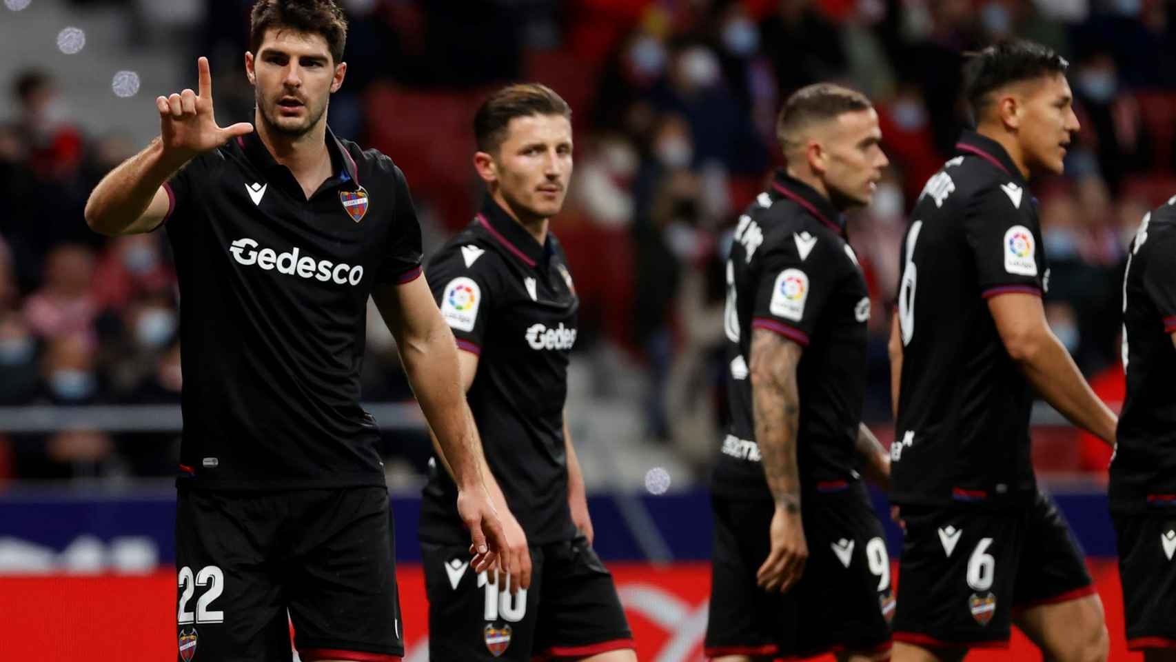 Gonzalo Melero celebra un gol con el Levante en la temporada 2021/2022