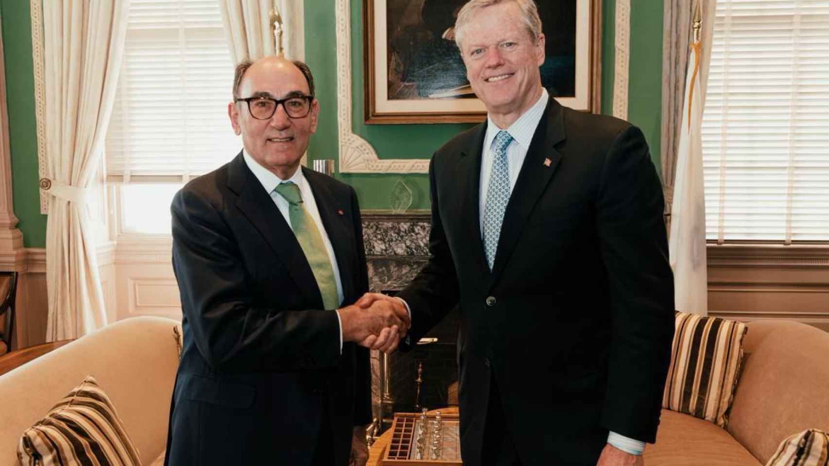 El presidente de Iberdrola, Ignacio Galán, y el gobernador de Massachusetts, Charlie Baker
