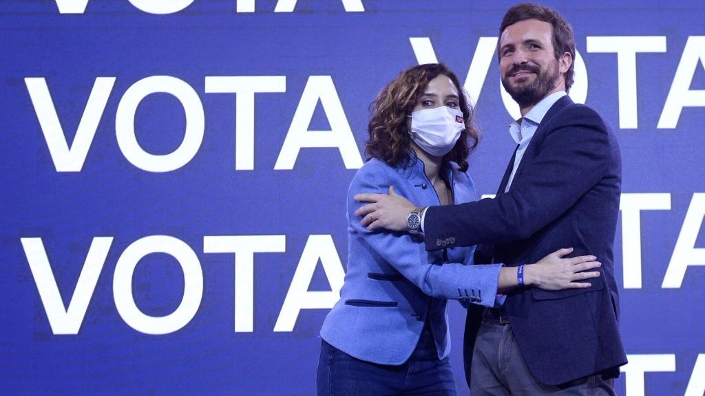 Díaz Ayuso y Casado, en el cierre de la campaña castellanoleonesa.