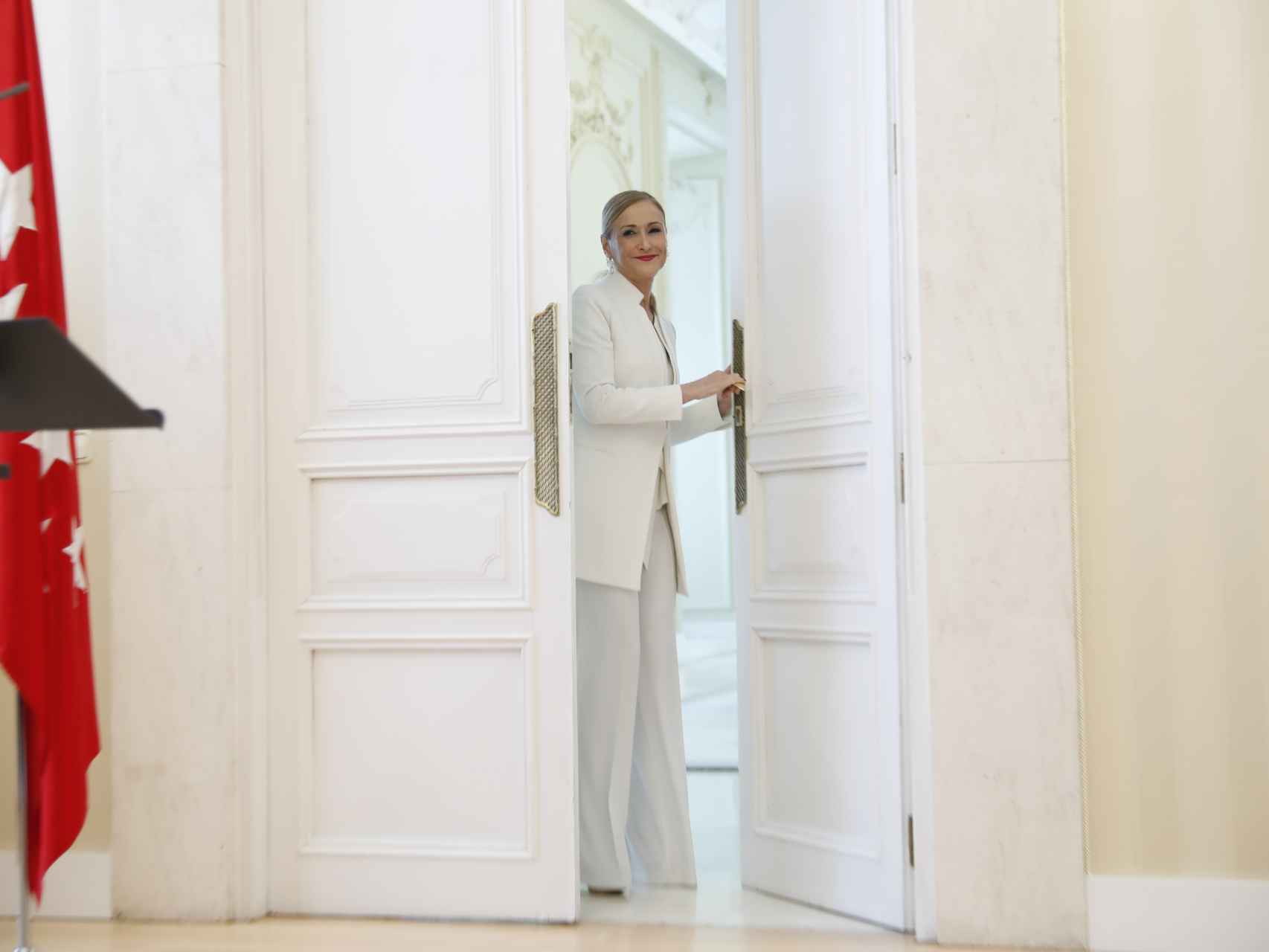 Cristina Cifuentes llevó un 'total look' en color blanco el día de su dimisión.