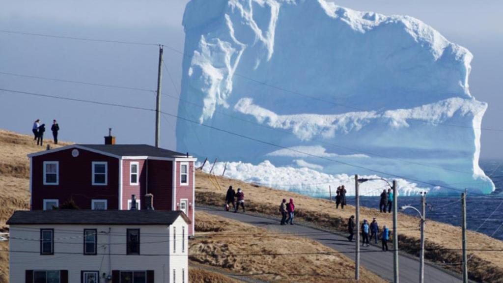 Un iceberg gigante en las costas de Terranova.