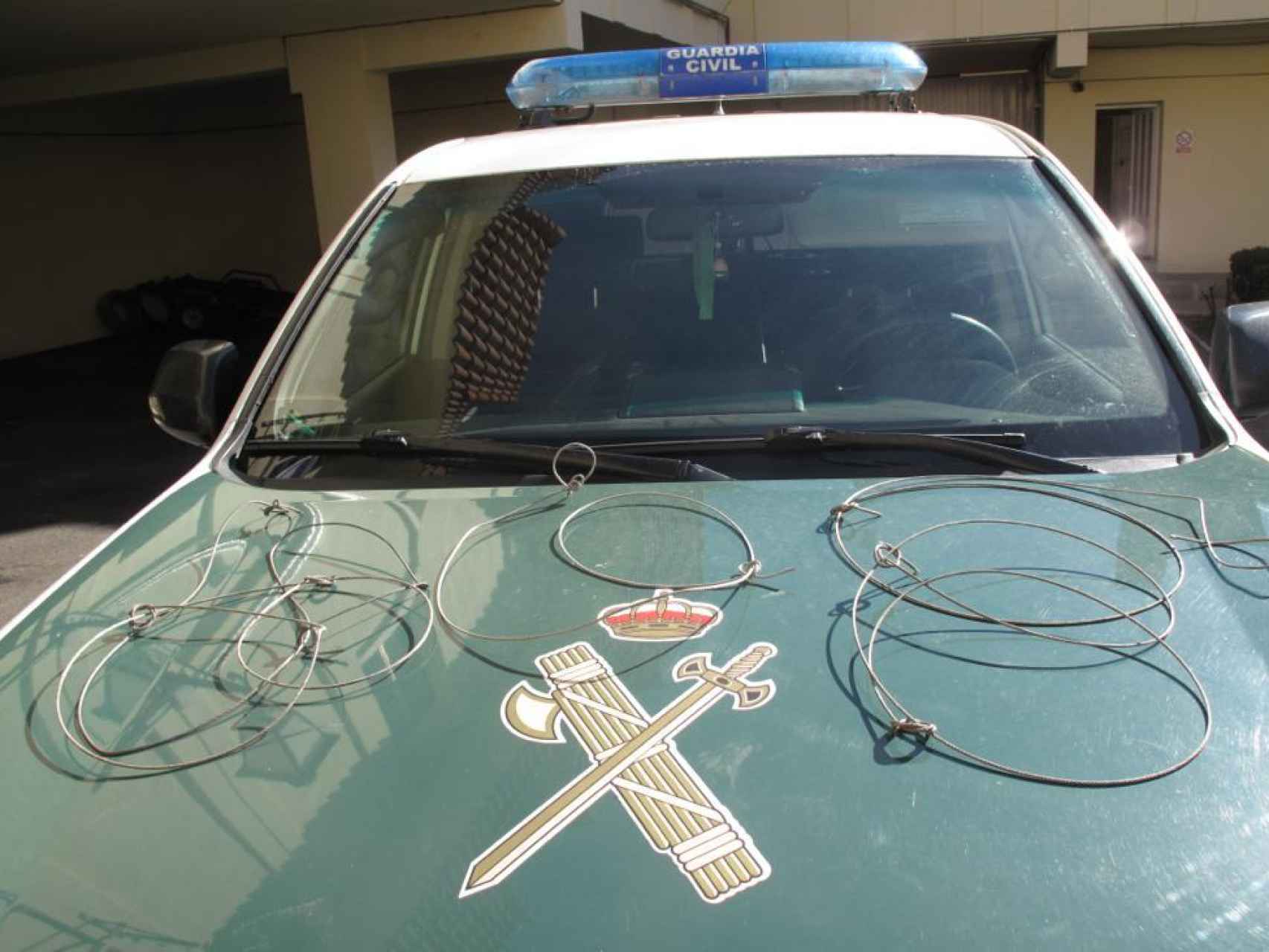 Imagen de los cables intervenidos por la Guardia Civil