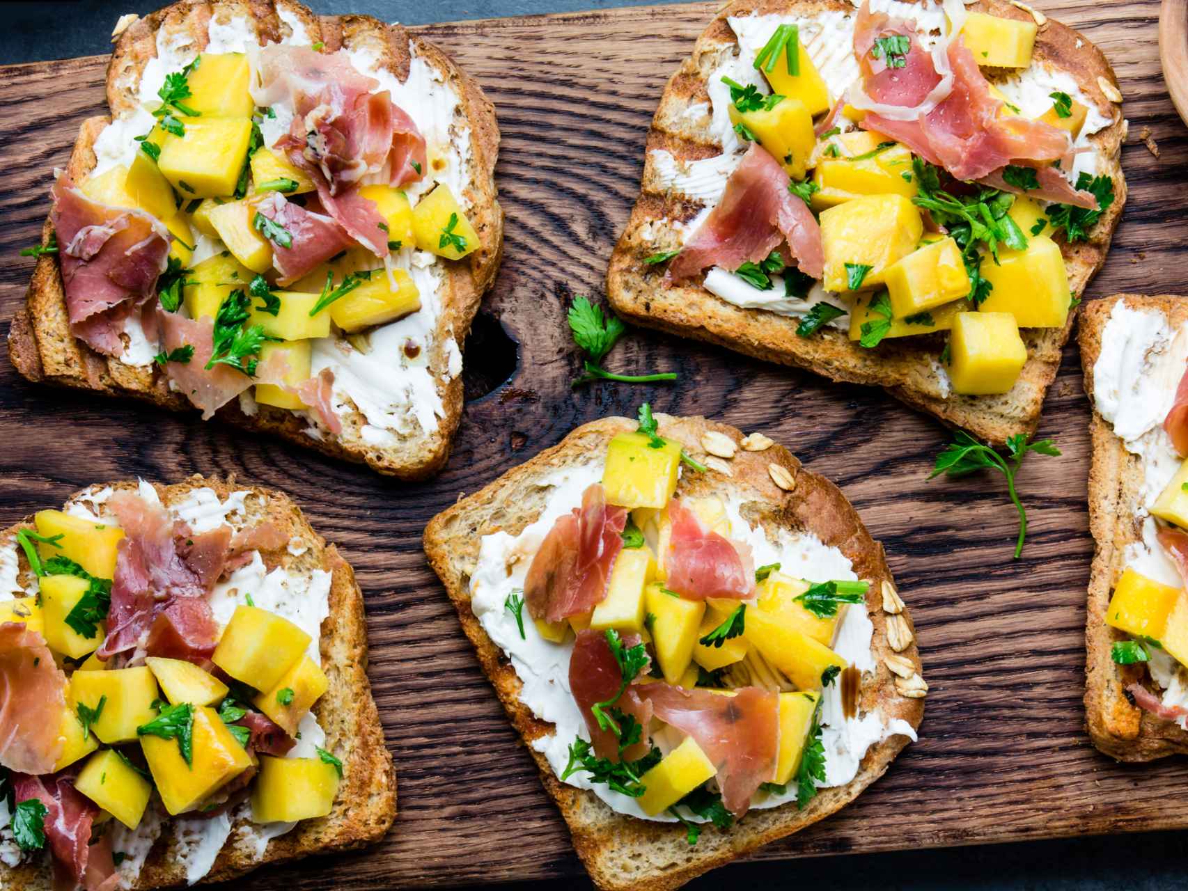 Tosta de queso, mango y jamón - Larisa Blinova