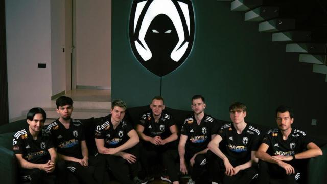 Team Heretics durante la presentación de la temporada 2022