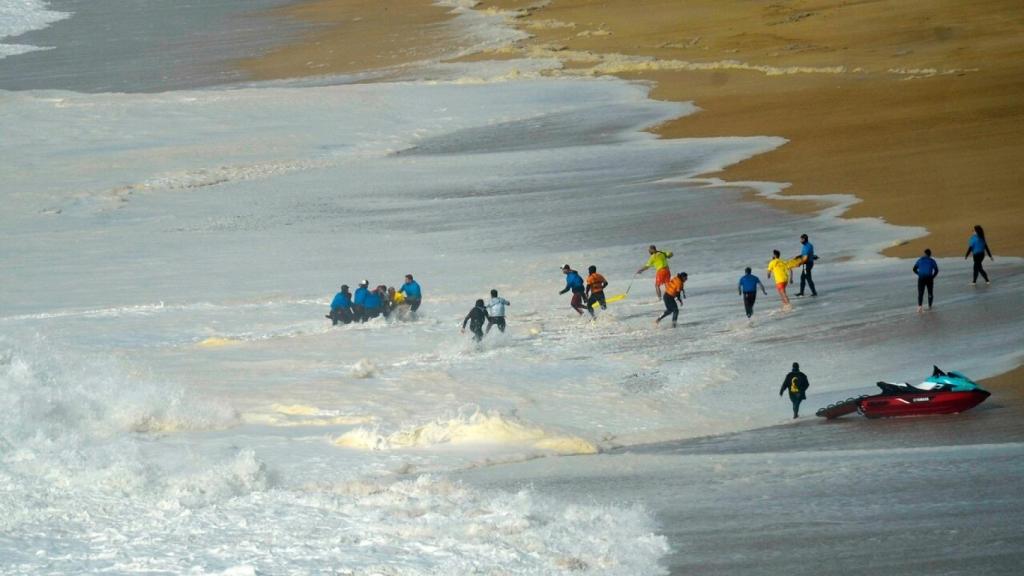 Imagen de archivo del accidente de surf de Alex Botelho en Nazaré en el año 2020